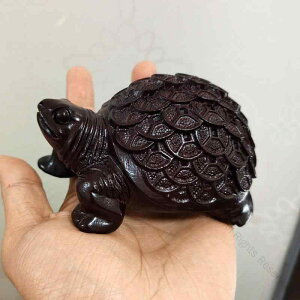 置物 黒檀 木彫り 金運 金銭亀 縁起物 亀 無垢材 和風 アジアン インテリア リビング 玄関 オフィス デスク オブジェ 飾り 大サイズ 高級感ある天然木仕様で長く楽しめる開運グッズとして最