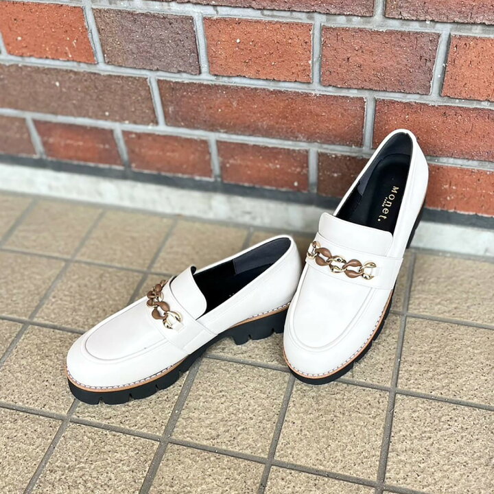 楽天市場】【23秋冬新作】【213310】バックル付き厚底ローファー／モネ 