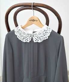 2WAYレース襟付きペプラムトップス＆テーパードパンツセットアップ／ルイルエブティック（RUIRUE BOUTIQUE）