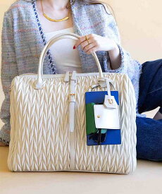 Toujours【トゥジュール】配色メガネケースチャーム／ユー（U）