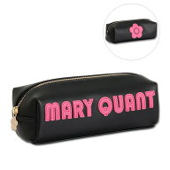 レトロロゴパッチ スクエアペンケース／マリークワント（MARY QUANT）