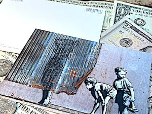 バンクシー ポストカード Banksy Come on-have a look 絵はがき 手紙 ハガキ メッセージカード 絵画 壁画