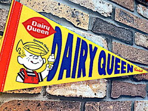 AJG PENNANT yig DAIRY QUEEN fC[NC[ YELLOW |X^[ tbO  Ŕ Ǌ| X K[W fBXvC pu o[ ObY