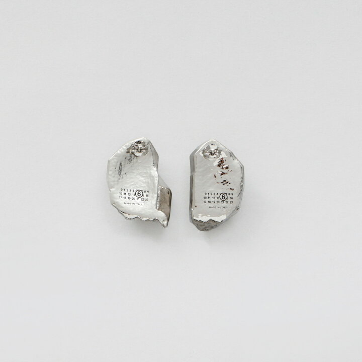 楽天市場】エムエムシックス メゾン マルジェラ MM6 MAISON MARGIELA MM6 アシンメトリーピアス ゴールド マルジェラ ピアス