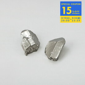 エムエムシックス メゾン マルジェラ MM6 MAISON MARGIELA ピアス アシンメトリー シルバー ロゴ シルバー アクセサリー プレゼント ギフト 人気 おしゃれ ブランド 高級 SM7VG0107 P8604 レディース メンズ ユニセックス