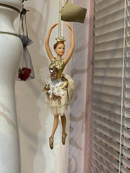 楽天市場 バレリーナ人形 オーナメント バレエ雑貨 バレリーナ ホワイト 雑貨 置物 インテリア クリスマス オーナメント クリスマスプレゼント バレエ用品 Cadeaux De Coppelia