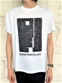 NeIL BarreTT（ニール　バレット）【BAUHAUS SERIES/GRAPHITE AUSSTELLUNG T-SHIRT】”EASY DROPPED SHOULDER FIT”バウハウス”エキシビションフライヤー”プリントTee☆WHITE☆