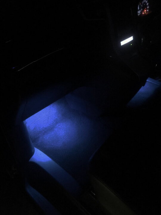 楽天市場 Led 3チップsmd インナーランプ フットランプ グローブボックス コンソールボックス 車内 フット ライト Led インテリアイルミネーション 車検可 ハリアー80 Rav4 ヤリス アルファード30など多車種に アイスブルー 水色 1年保証 あす楽可 2loop