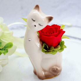 陶器でできたネコの置物にプリザーブドフラワーのアレンジメント_母の日の贈り物に_感謝の気持ちを込めて_嬉しいギフト_赤いバラの花が素敵なプレゼント送料無料