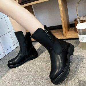 厚底ショートブーツ PU革スノーブーツ 平底ブーツ ショートブーツ 柔らかブーツ 大人カジュアル 大人コーデ 秋冬コーデ アラサーコーデ アラフォーコーデ 大人韓国コーデ ワンマイルコーデ