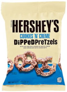 送料無料/まとめ買い(12袋)【ハーシー ディップドプレッツェル 120g 12袋入】( ミルクチョコレート / クッキー&クリーム ) 冬季限定 サクサク食感の塩味プレッツェル×ハーシーミルク