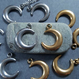 オールステンレス 月 ムーン ステンレス パーツ 1個 販売 チャーム ネックレス ピアス素材 ゴールド シルバー サージカルステンレス シンプル デザイン 24kgpイオンメッキ 本ロジウムメッキ