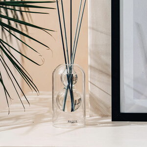 mercyu/メルシーユー リードディフューザー MRU-120 2重ガラスのフォルムと濃淡グレー2色のリードがモダンなディフューザー フレグランスで異なるデザイン 芳香期間は約2ヵ月 使用後はフラワ