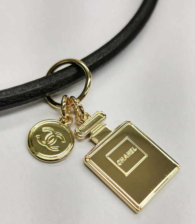 楽天市場】CHANEL 2023 HOLIDAY シャネル ホリデー限定 ロゴチャーム  