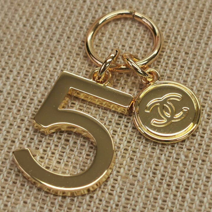 楽天市場】CHANEL 2023 HOLIDAY シャネル ホリデー限定 ロゴチャーム 