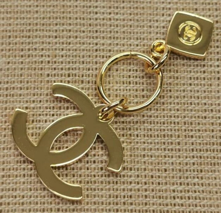 楽天市場】CHANEL 2023 HOLIDAY シャネル ホリデー限定 CCロゴチャーム 