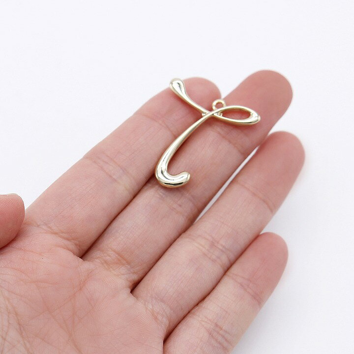 楽天市場 ｌ ａ 筆記体のイニシャルチャーム 1個 T Z メタルチャーム メタルパーツ アルファベット 英語 大文字 K16gp 高品質 英字 文字 あとりえほのか おうちを楽しむ