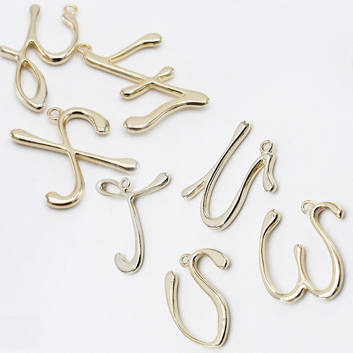 楽天市場 ｌ ａ 筆記体のイニシャルチャーム 1個 T Z メタルチャーム メタルパーツ アルファベット 英語 大文字 K16gp 高品質 英字 文字 あとりえほのか おうちを楽しむ