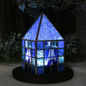 アトリエキース 「ネコがいるカラフルなお家 / ブルー」 ステンドグラス・ミニランプ LEDライト付 高さ19cm
