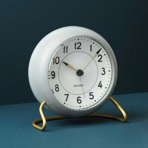 AlRuZ Ki uv v ^ ڊo܂v Xe[V 11cm 43674 Al RuZ ARNE JACOBSEN STATION TABLE CLOCK uv  k