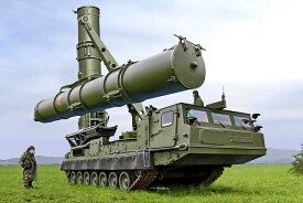 トランペッター 1/35 ロシア連邦軍 S-300V 9A84 グラディエーター 地対空ミサイルシステム プラモデ