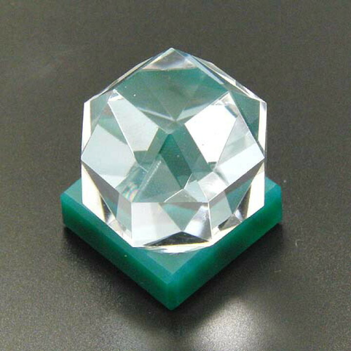 楽天市場】作品 斜方立方八面体 水晶48ct(メノウの置き台 付き)送料 