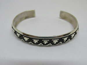 ���C���f�B�A���W���G���[��NAVAJO���i�i�o�z���j���o���O�� Rosita Singer�iNAVAJO-B-015)���n���h���C�h���A���]�i�k�����n���t