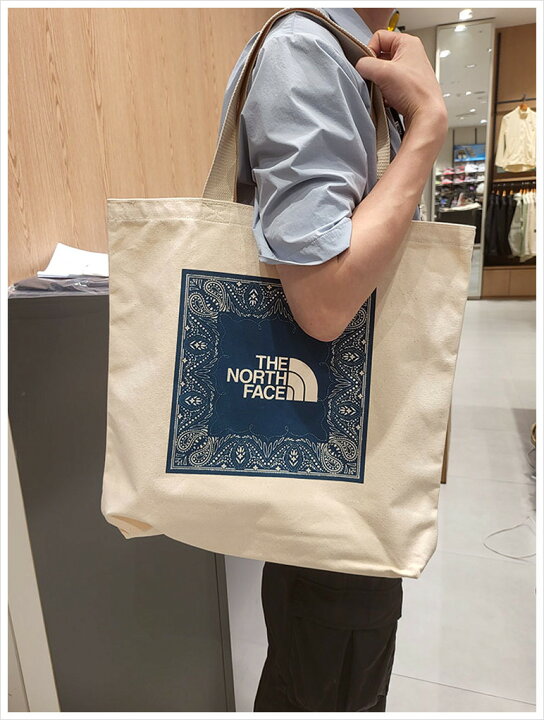 楽天市場 配送無料 公式 The North Face Cotton Canvas Tote Nn2pn65 ノースフェイス ホワイトラベル White Label エコバッグ サブバッグ 補助カバン キャンパス 大容量 かわいい コーデ レディース メンズ アイボリー ブラック 韓国 新作 限定 22 ペイズリー