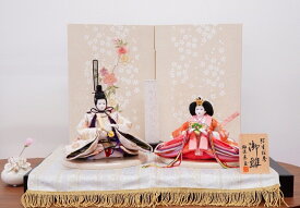 【送料無料】【最短即日出荷】【購入特典あり】優雅・ゆづき 親王飾り 60幅 当店オリジナルひな人形 雛人形 衣裳着人形 ひな人形 桃の節句 おひな様 刺繍裳袴 コンパクトサイズ オルゴール 被布着 お手入れセット 選べる名前旗