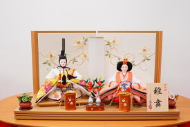 【送料無料】【最短即日出荷】【購入特典あり】刺繍舞・和月鉄仙 親王飾り 70幅 雛人形 衣裳着人形 ひな人形 桃の節句 おひな様 刺繍裳袴 オルゴール 被布着 お手入れセット 選べる名前旗