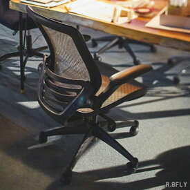 オフィスチェア デスクチェア 椅子 チェア デザイン 高級感 モダン スタイリッシュ 近代的 メッシュ 通気性 機能性 肘置き アームチェア アームレスト キャスター 肘掛け テレワーク