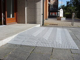 ブロックビルド　スリップストップ　【組立て式段差解消スロープ】