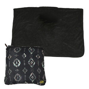 送料無料 KiU キウ パッカブル ボアブランケット 【 防寒 ひざ掛け 膝掛け ハーフケット ポンチョ マイクロファイバー 洗える クッション 枕 おしゃれ かわいい 暖かい 黒 レディース メンズ