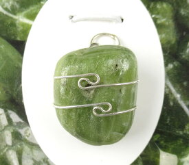 ベスビアナイト ペンダント H&E社証明書付 非常に高いエネルギーを持つ、ハートと意志の統合の石 vesw004