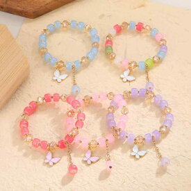 ブレスレット レディース アクセサリー ジュエリー 腕輪 数珠 仿玉石 算盤珠 水晶 蝶々 モチーフ チョウ 吊り下げ チャーム 糖果色 パステルカラー カラフル 学生 友達 親友 ギフト 贈り物 クリア 透け感 かわいい キュート フェミニン 上品 清