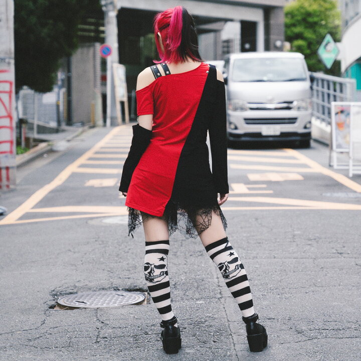 楽天市場 アシメロングtシャツ 原宿系 ファッション パンク ロック Tシャツ 長袖 ロングtシャツ ロンt カットソー トップス オフショル オフショルダー ロング丈 薄手 個性的 派手 V系 バンギャ レディース ダンス 衣装 ヒップホップ Acdcrag メール便可 Acdc Rag