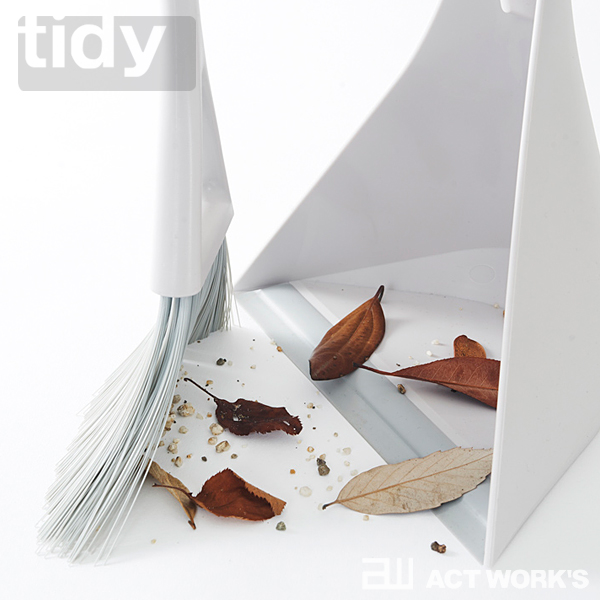 《全3色》tidy Sweep compact スウィープ・コンパクト ホーキ＆チリトリ ティディ 【テラモト デザイン雑貨 お掃除用品 玄関収納  省スペース 庭 北欧】 | ACT WORK’S