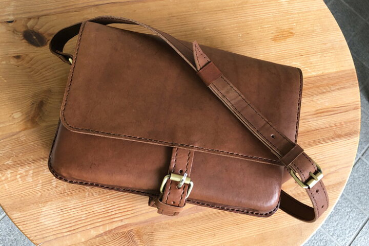 楽天市場】差込錠 開閉 ナチュラルレザー ショルダーバッグ ダーク  