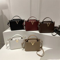 楽天市場】ショルダーバッグ v字（バッグ・小物・ブランド雑貨）の通販