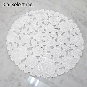 ai �����@�h�C���[�@��30x30cm�@���@�|�X�g�������������@�h�J�̏�ɃR�[�h�h�J���{���K�N�̗֊s�Ƀ��[�X�J�b�g���ꂽ �z���C�g �e�[�u�� �Ɉ��炵�����@���[�Y�u�[�P �ǂ�h�A ���[�X�̗l