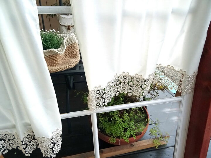 楽天市場 縦45cm 細窓 小窓用 1枚でも 送料無料 少し目隠し出来る オリジナル 播州織綿カフェカーテン 人気の ベージュお花レース付き コメット おしゃれ 北欧 アイセレクト ショート アイ カフェカーテン トイレマット