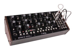 �y�������zmoog Mother-32 �e�[�u���g�b�v�^�Z�~���W�����[�E�V���Z�T�C�U�[ ���[�O ���[�O