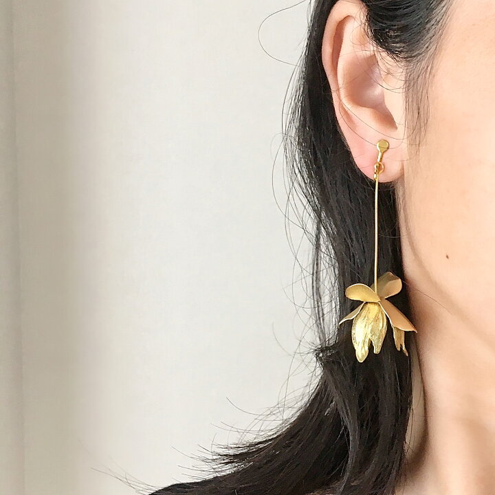楽天市場】ゴールド フラワー 花 ピアス つぼみ 揺れる アンティーク 