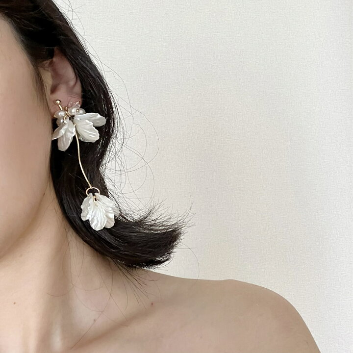 楽天市場】花びら ピアス イヤリング ペタルピアス ホワイト 白 ロング 
