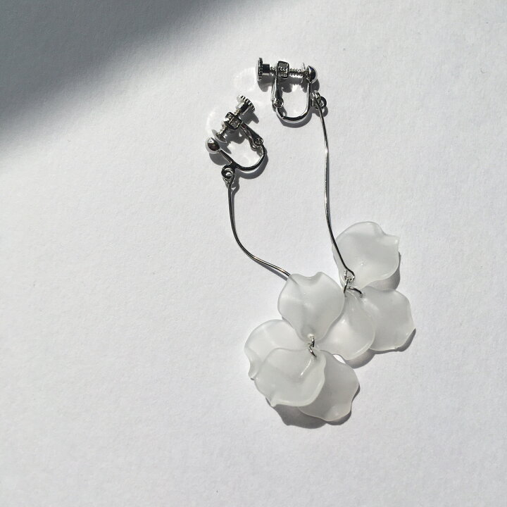 楽天市場】花びら ピアス イヤリング ホワイト クリア フロスト 半透明  
