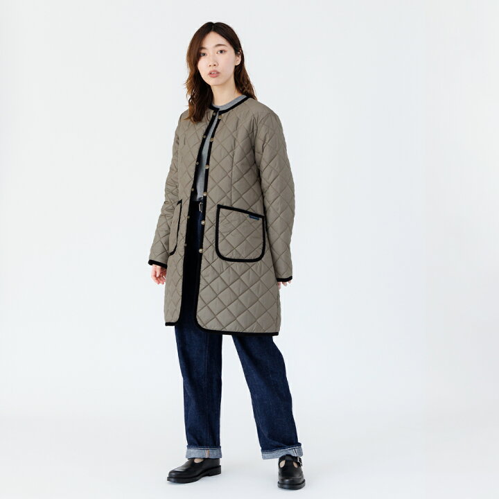 Ella キルティングケープコート (黒) ¥33,000（Umora 半袖 ペット 美容 