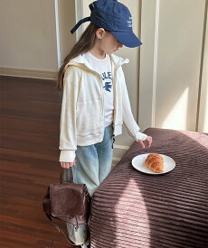 5倍ポイント 30%OFFクーポン 【2025NEW】 【aimoha-KIDS-】ジップパーカー シンプルでおしゃれなデザイン 軽量で動きやすい 柔らかいコットン素材で快適な着心地 デイリーコーデにぴったり 季節の変わり目に大活躍 カジュアルスタイルに欠かせない一枚