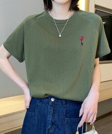 5倍ポイント 30%OFFクーポン 【2025NEW】 【Aimoha】花のポイントプリントTシャツ レディース シンプルデザイン クルーネック仕様 柔らかくて快適な素材 かわいいワンポイント 花柄プリント 日常＆おしゃれコーデに最適