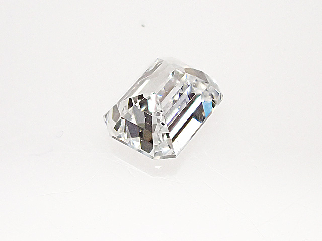０．２７６ct 合成ダイヤモンド ＬＩＧＨＴ ＶＳ エメラルドカット 