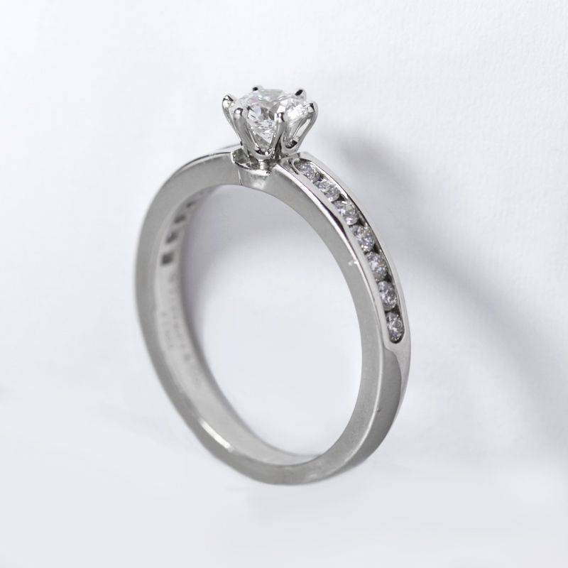【Tiffany&Co.】 ティファニー　PT950　ソリテール　ダイヤモンド　0.37ct　ダイヤモンドリング　ダイヤリング　婚約指輪　 エンゲージリング　11.5号　＜ソリティア（一粒留め）/ハーフエタニティ＞【中古】 | アイマス